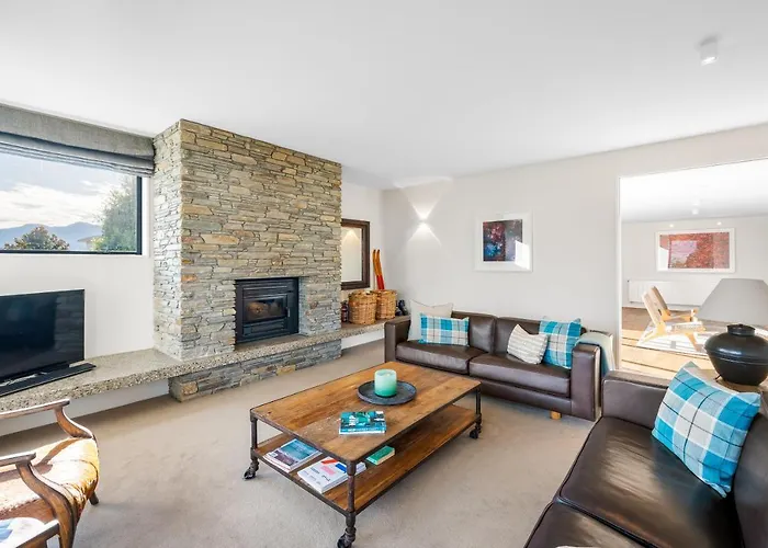 Cedar House By Sotheby's Luxury Homes Holiday home Wanaka