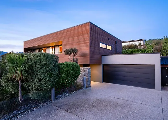 Holiday home Cedar House By Sotheby's Luxury Homes Wanaka